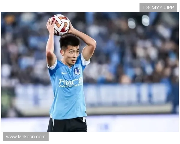 国安确认何宇鹏跖骨骨折返京